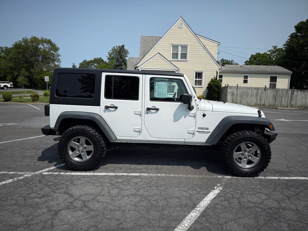 2016 Jeep Wrangler Unlimited Image 2