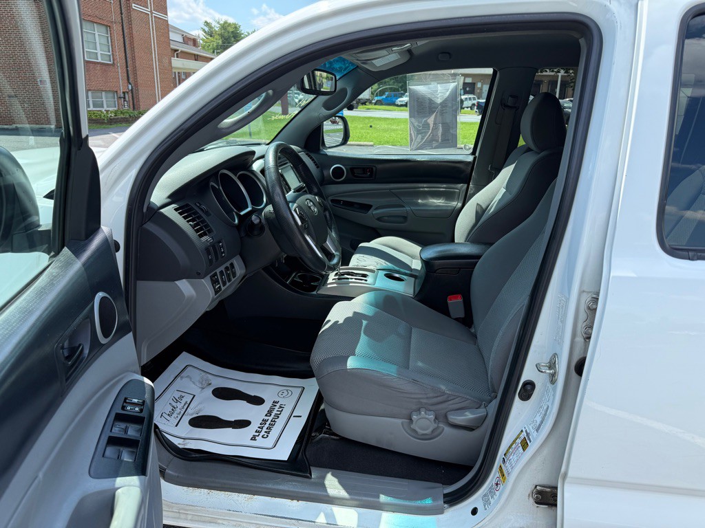2015 Toyota Tacoma Image 5