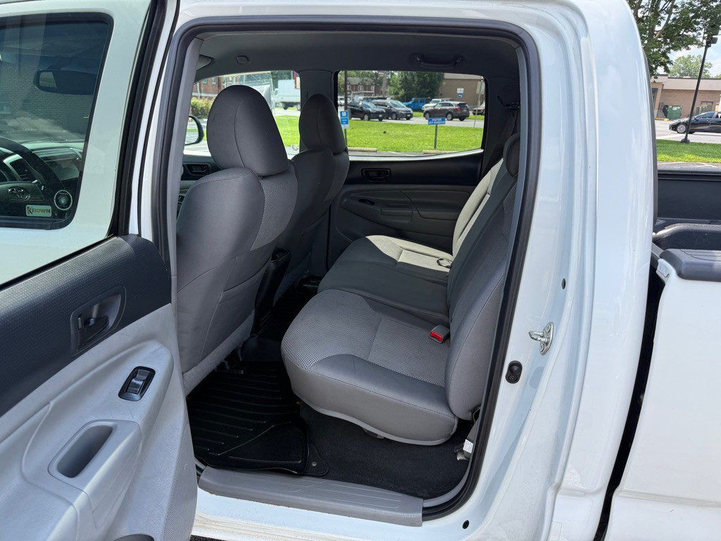 2015 Toyota Tacoma Image 6