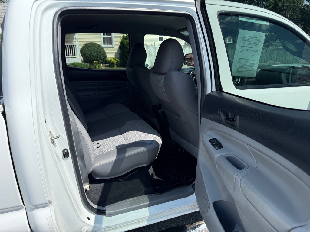 2015 Toyota Tacoma Image 8