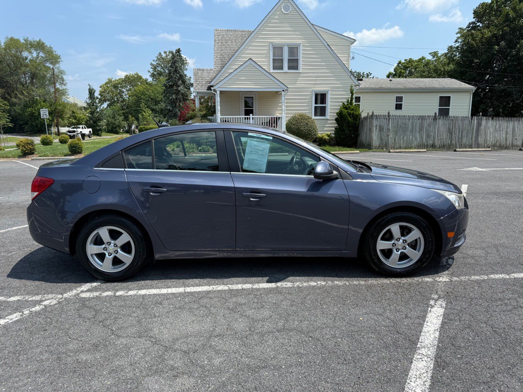 2014 Chevrolet Cruze Image 2