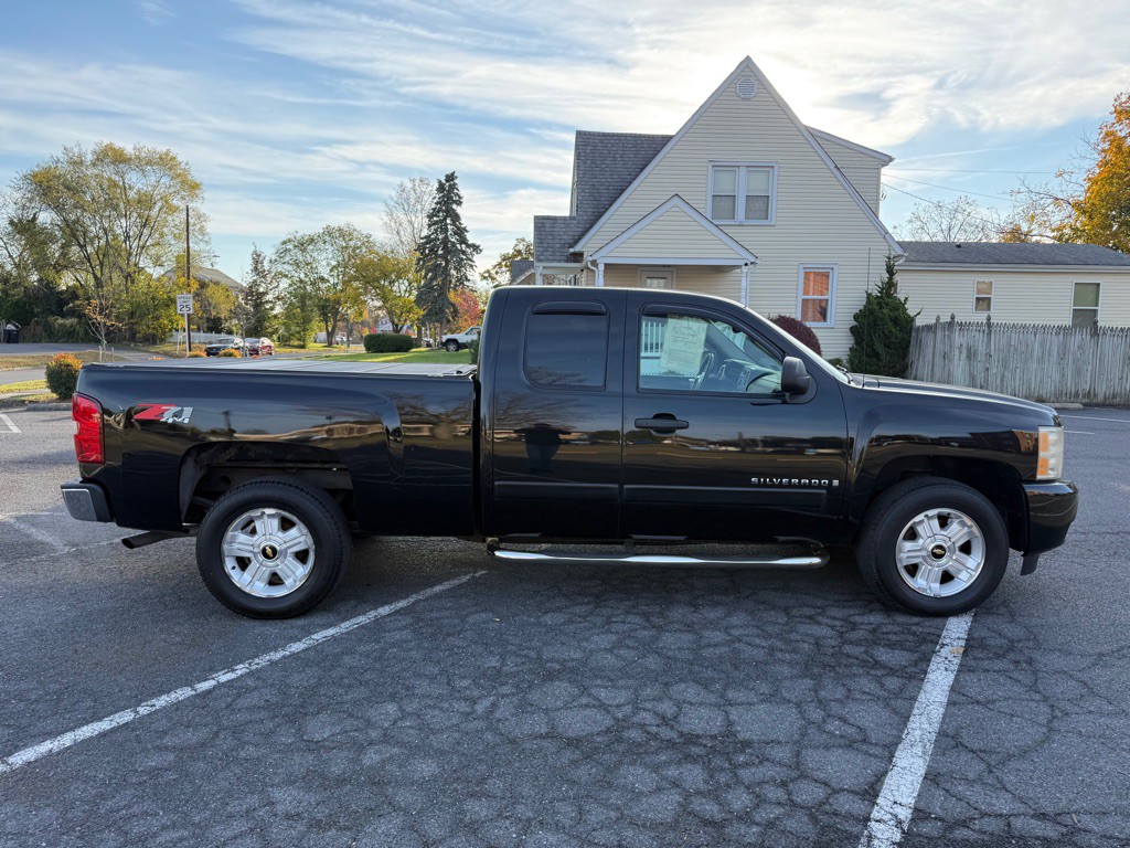 2007 Chevrolet Silverado 1500 Image 2