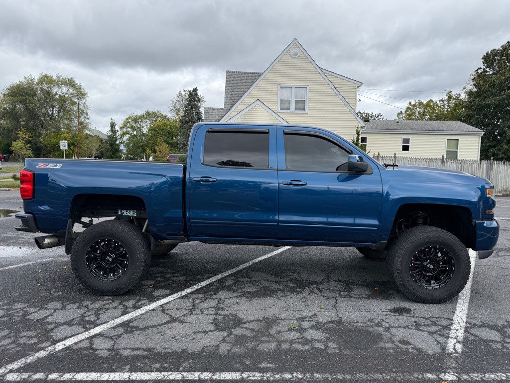 2016 Chevrolet Silverado 1500 Image 2