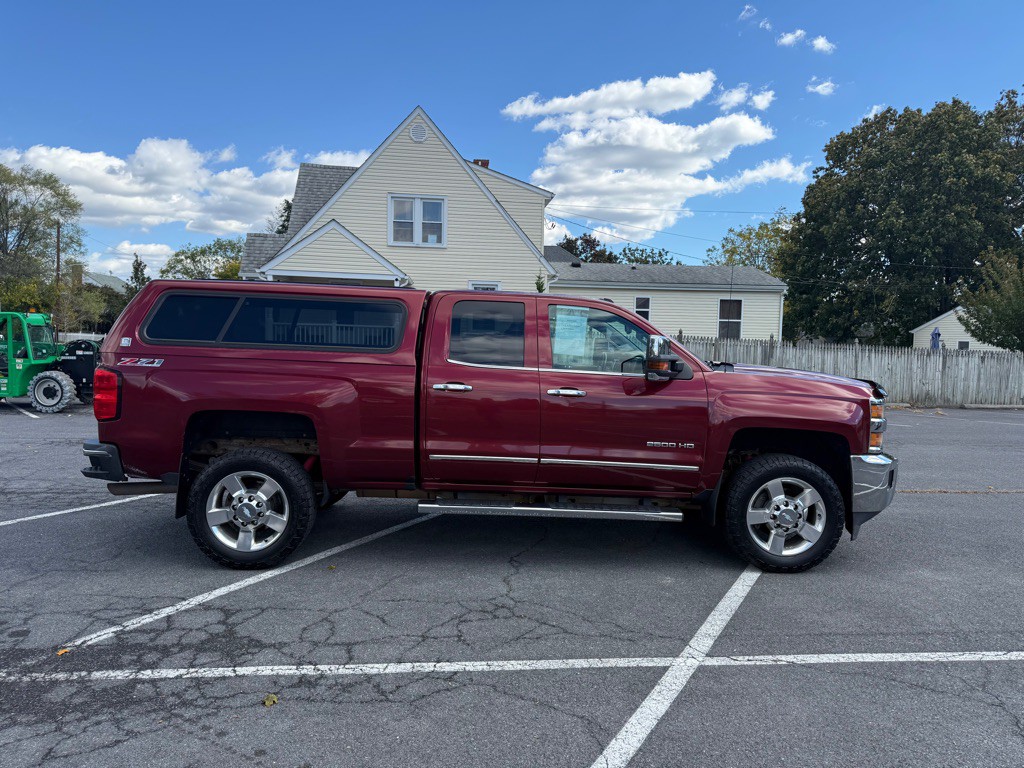 2017 Chevrolet Silverado 1500 Image 2