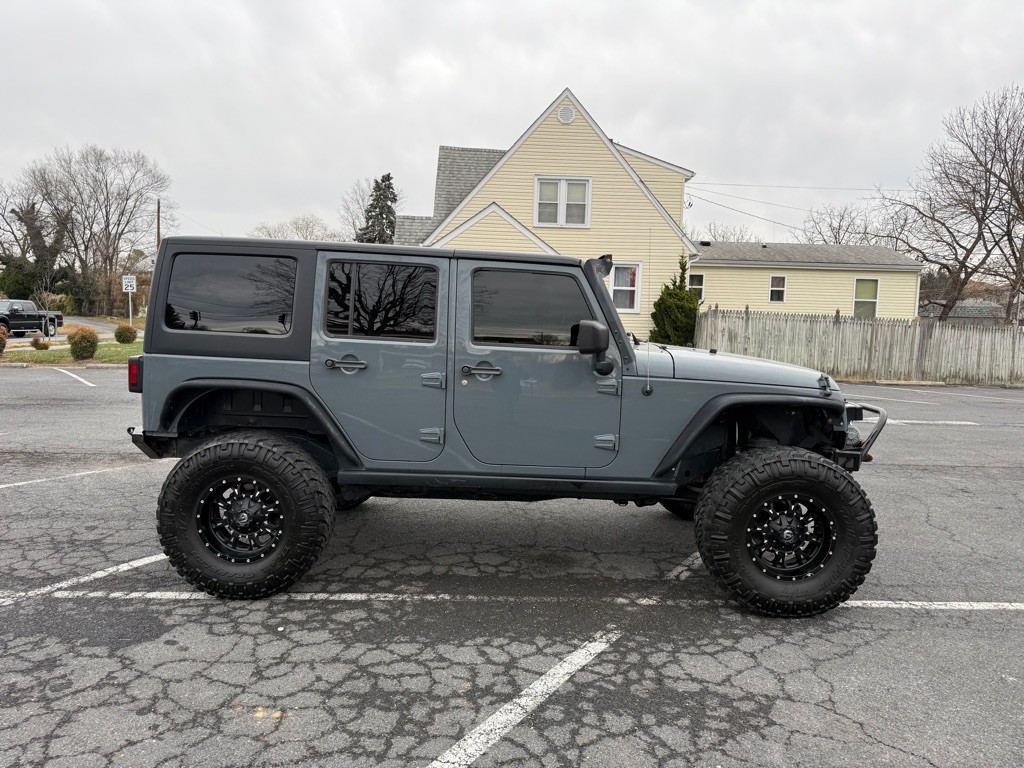2014 Jeep Wrangler Unlimited Image 2
