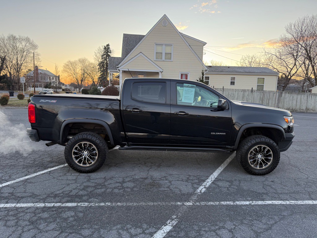 2017 Chevrolet Colorado Image 2
