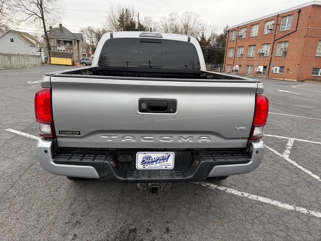 2018 Toyota Tacoma Image 4