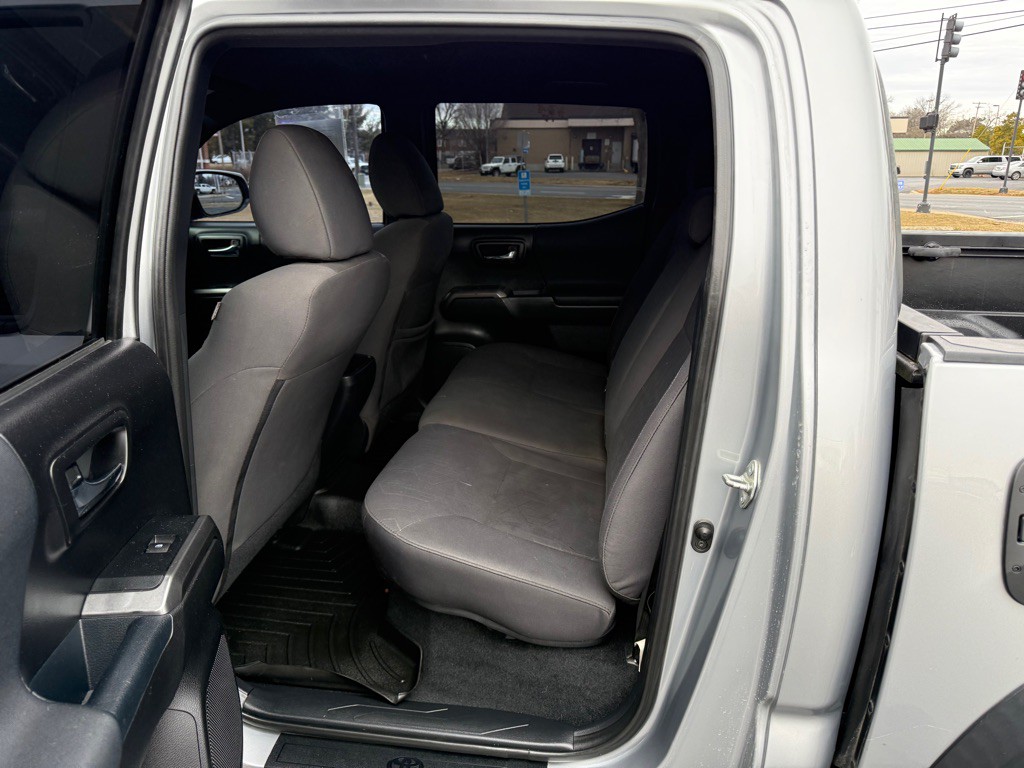 2018 Toyota Tacoma Image 6