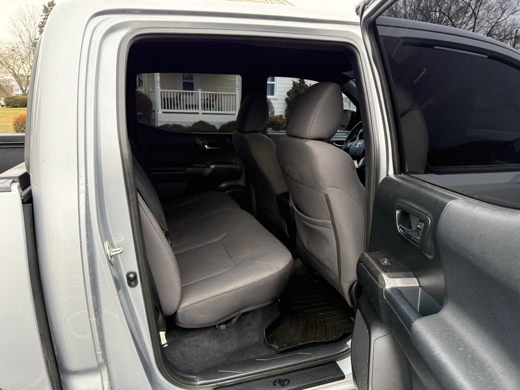 2018 Toyota Tacoma Image 8