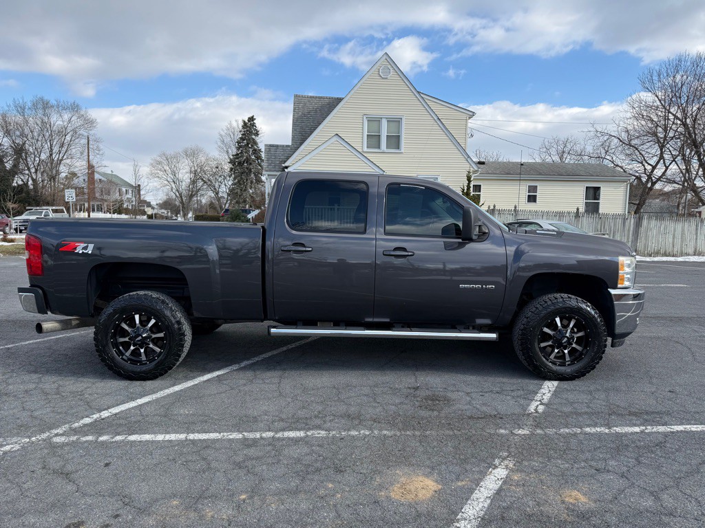 2011 Chevrolet Silverado 1500 Image 2