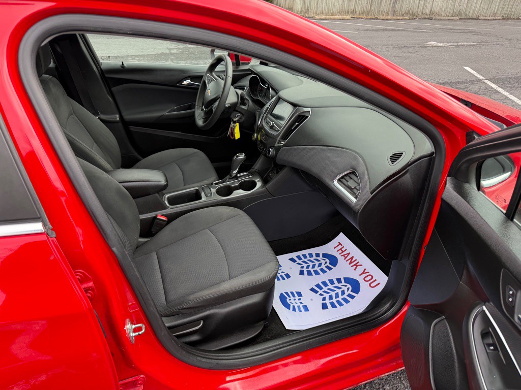 2019 Chevrolet Cruze Image 7