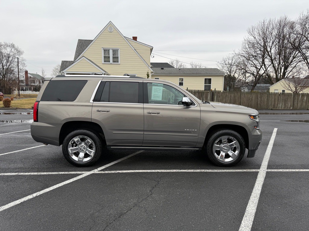 2017 Chevrolet Tahoe Image 2