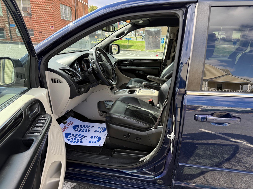 2017 Dodge Grand Caravan Image 5