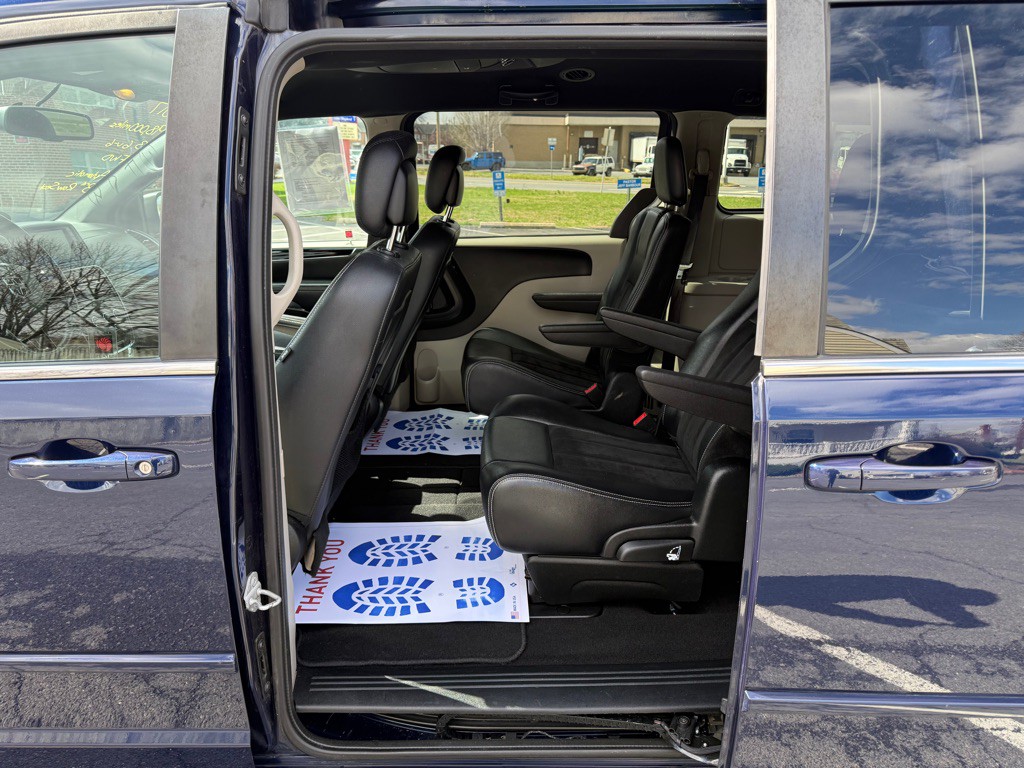 2017 Dodge Grand Caravan Image 6