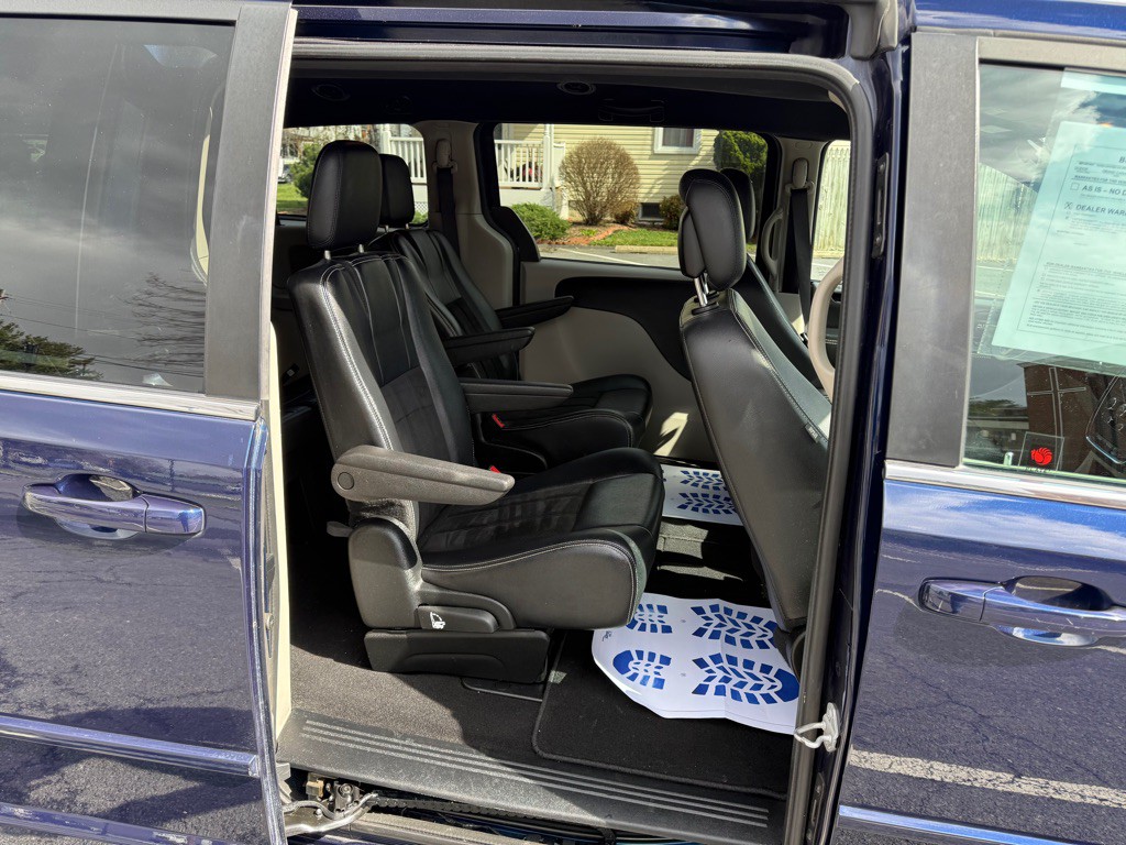 2017 Dodge Grand Caravan Image 8