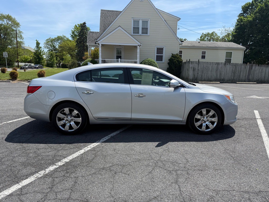 2011 Buick Lacrosse Image 2