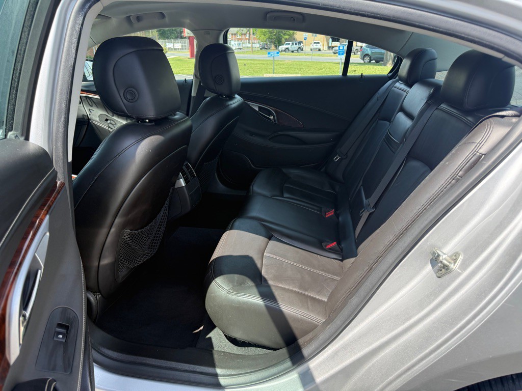 2011 Buick Lacrosse Image 6