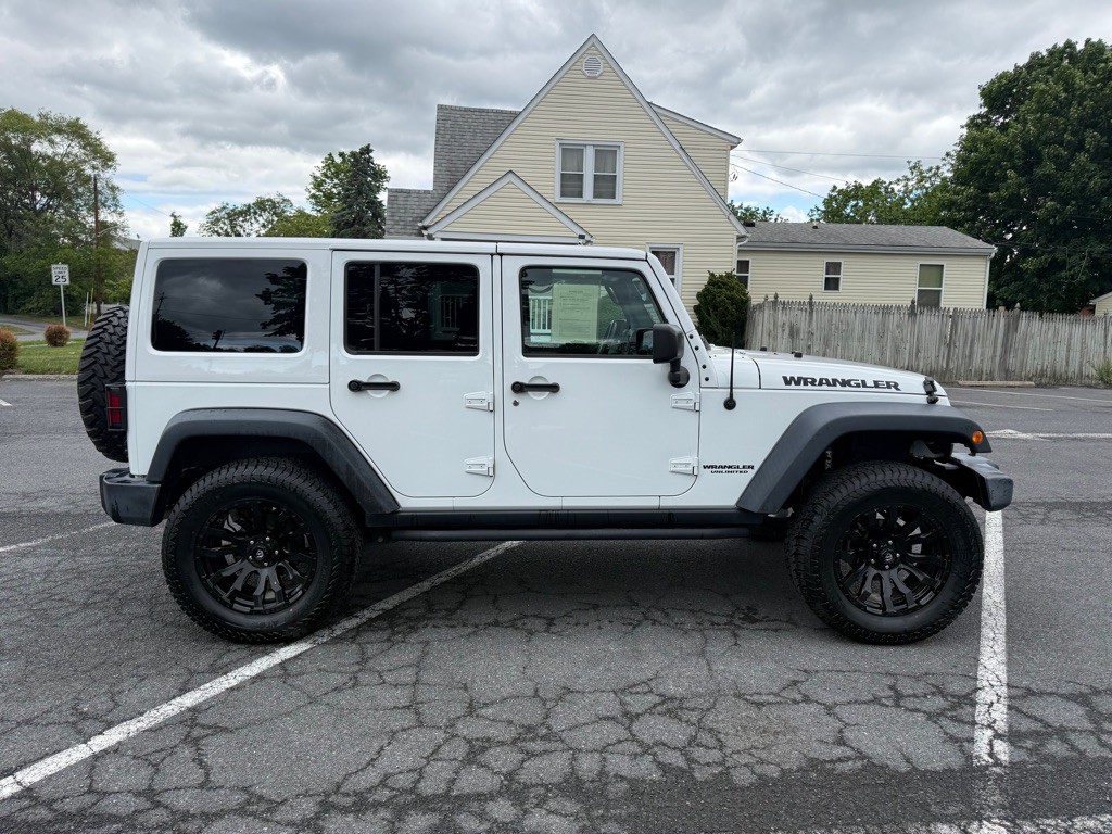2017 Jeep Wrangler Unlimited Image 2