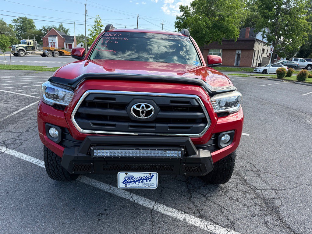 2017 Toyota Tacoma Image 3