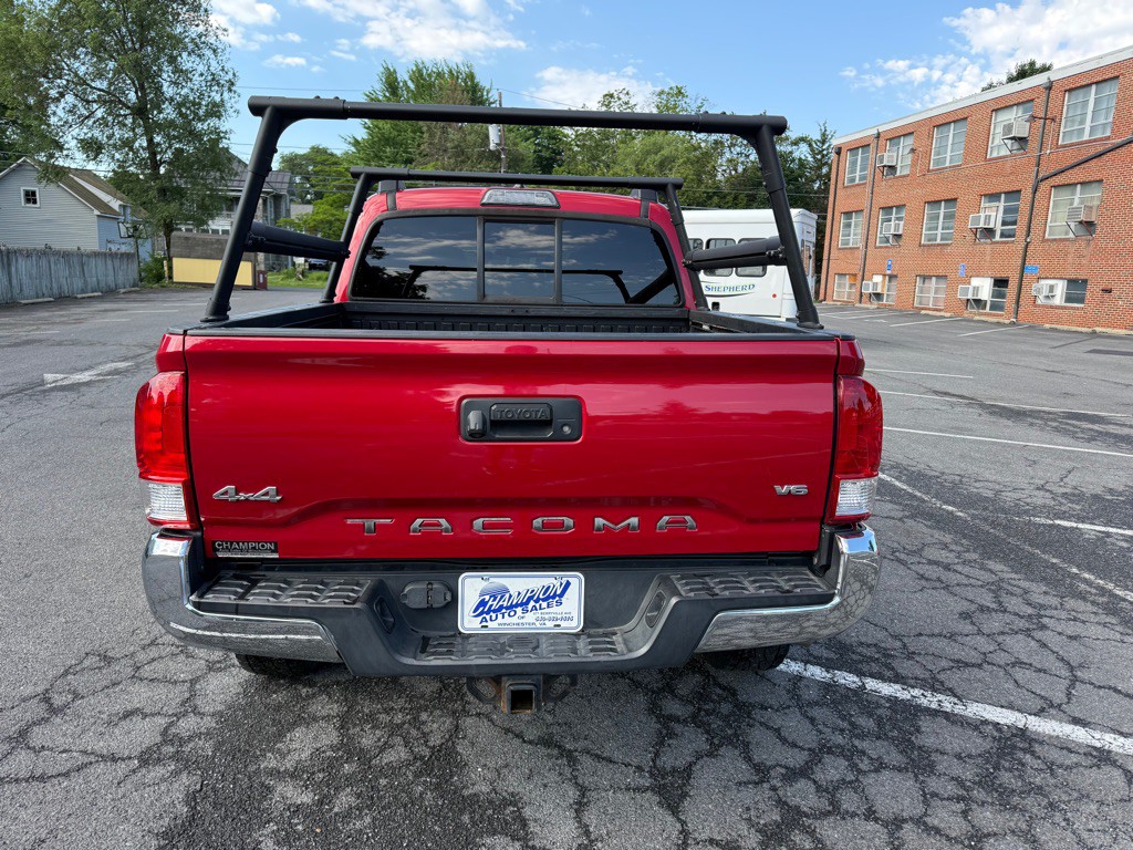2017 Toyota Tacoma Image 4