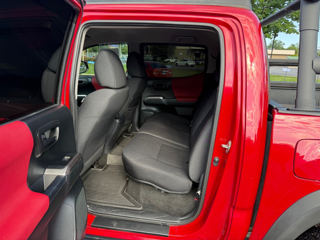 2017 Toyota Tacoma Image 6