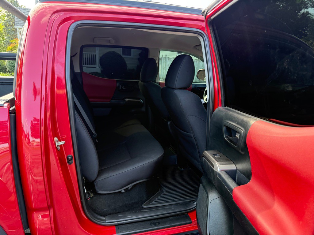 2017 Toyota Tacoma Image 8