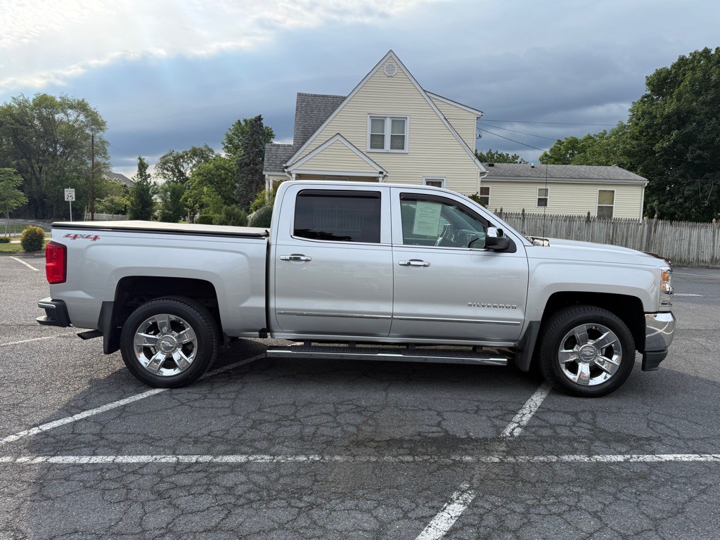 2017 Chevrolet Silverado 1500 Image 2