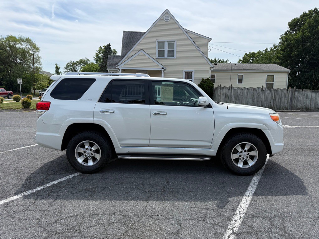 2011 Toyota 4Runner Image 2