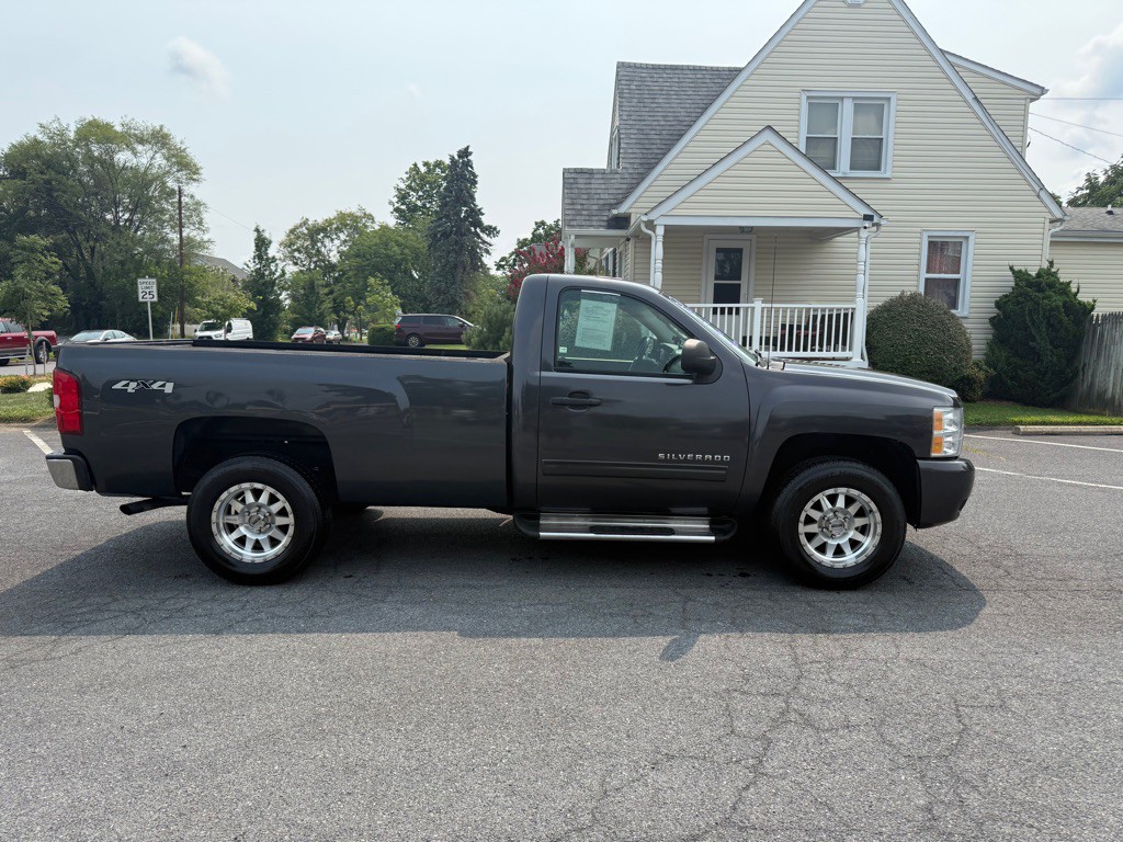 2011 Chevrolet Silverado 1500 Image 2