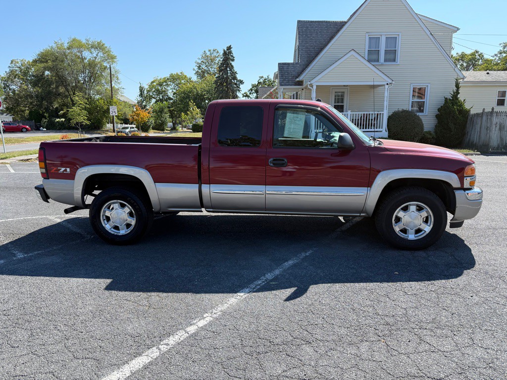 2005 GMC Sierra Image 1