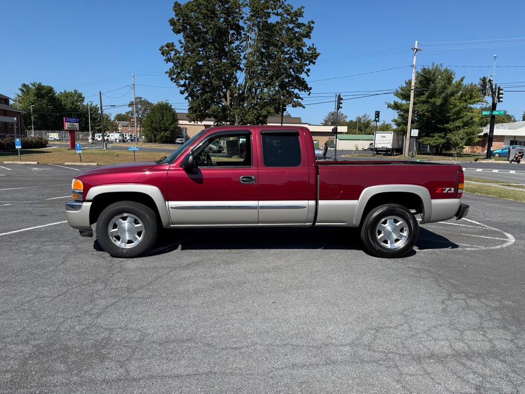 2005 GMC Sierra Image 3