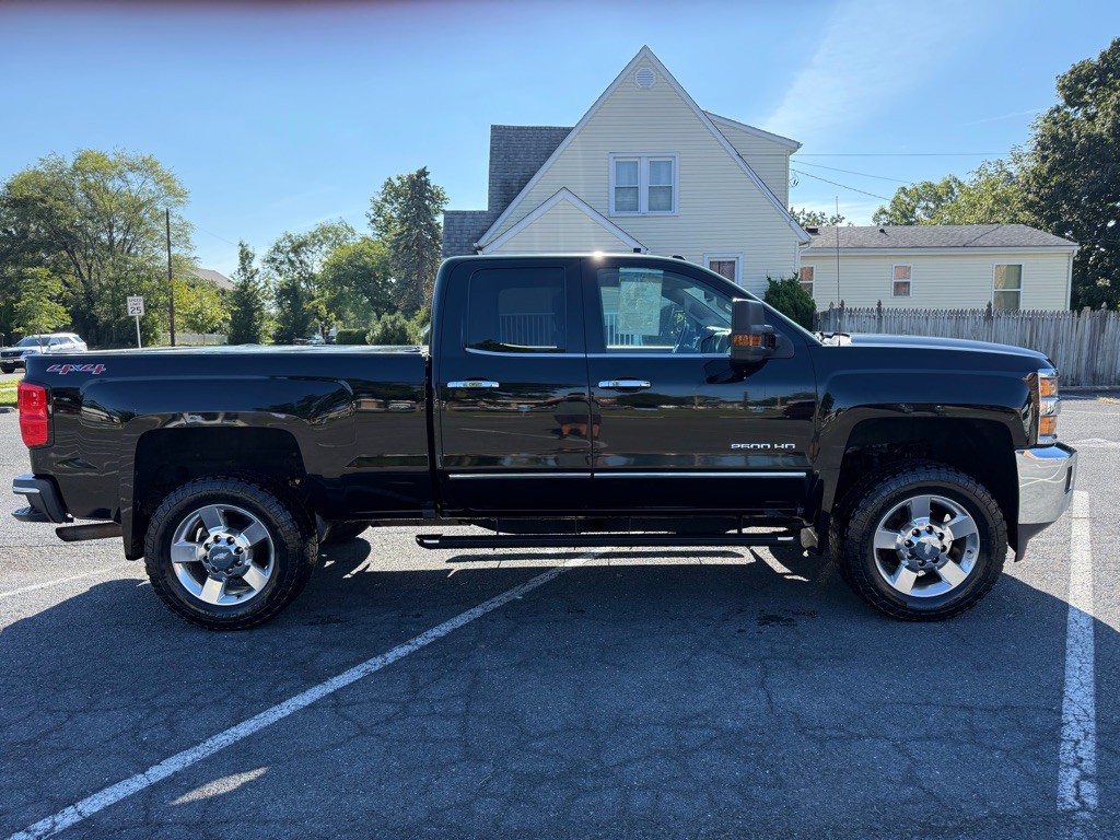 2016 Chevrolet Silverado 1500 Image 2