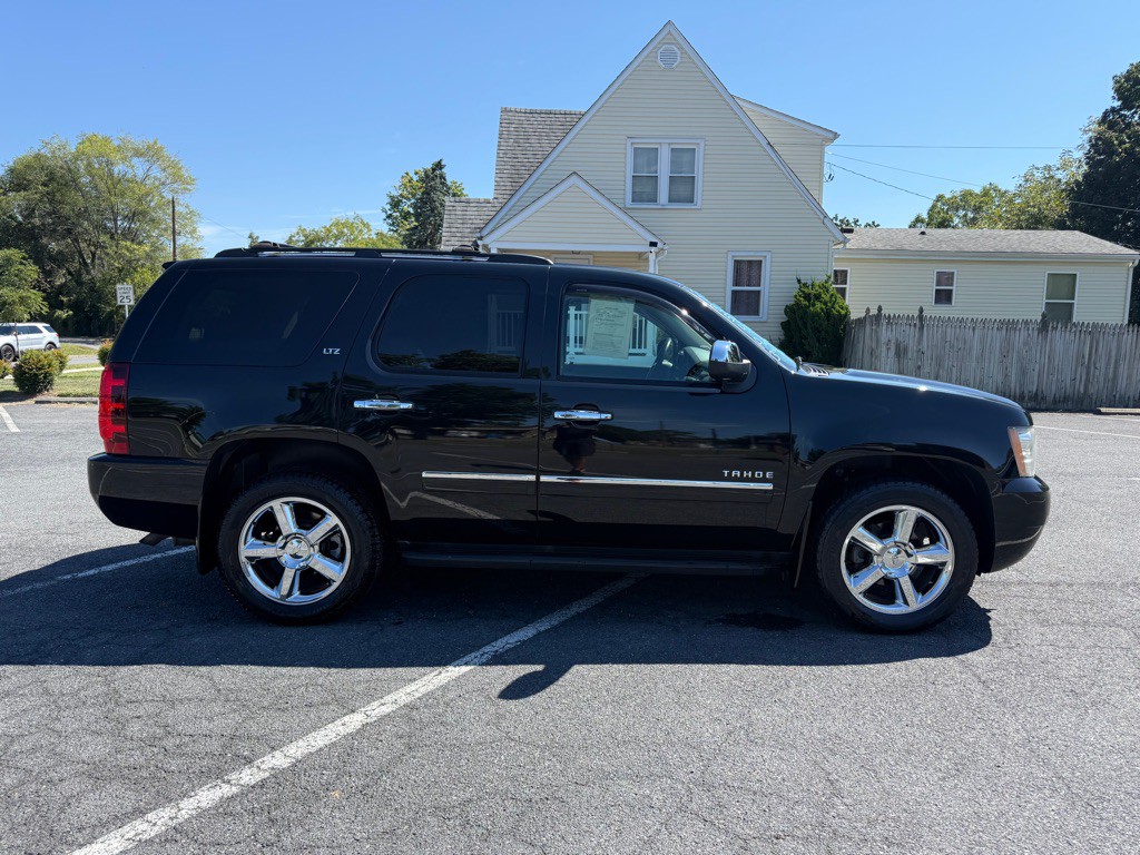 2011 Chevrolet Tahoe Image 2