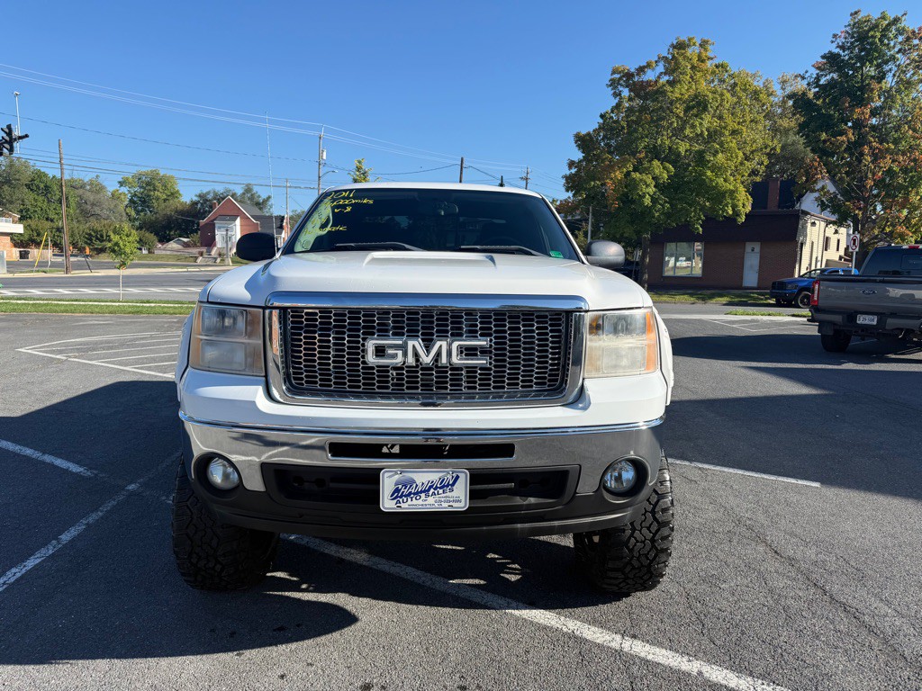 2011 GMC Sierra Image 2
