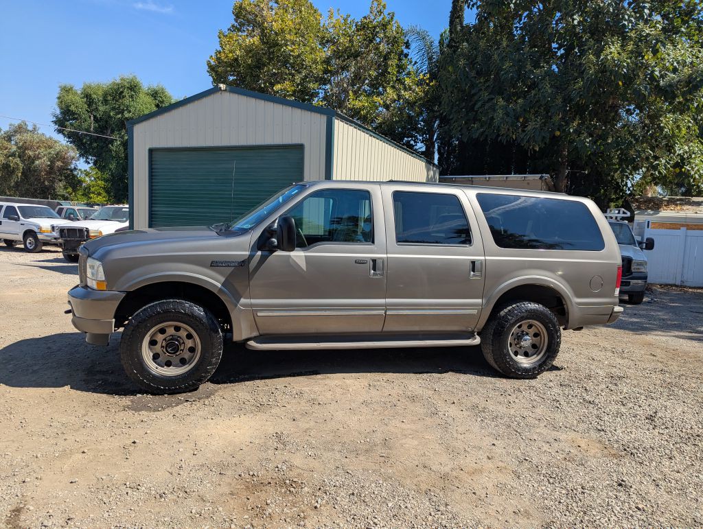 2003 Ford Excursion Image 2