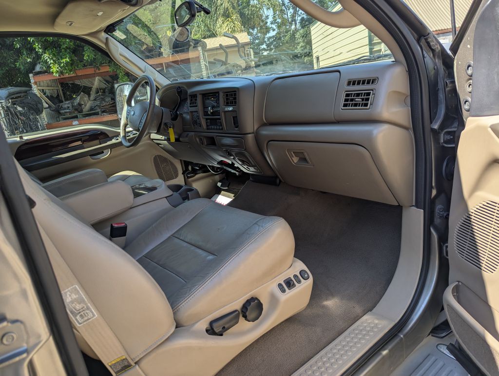 2003 Ford Excursion Image 16