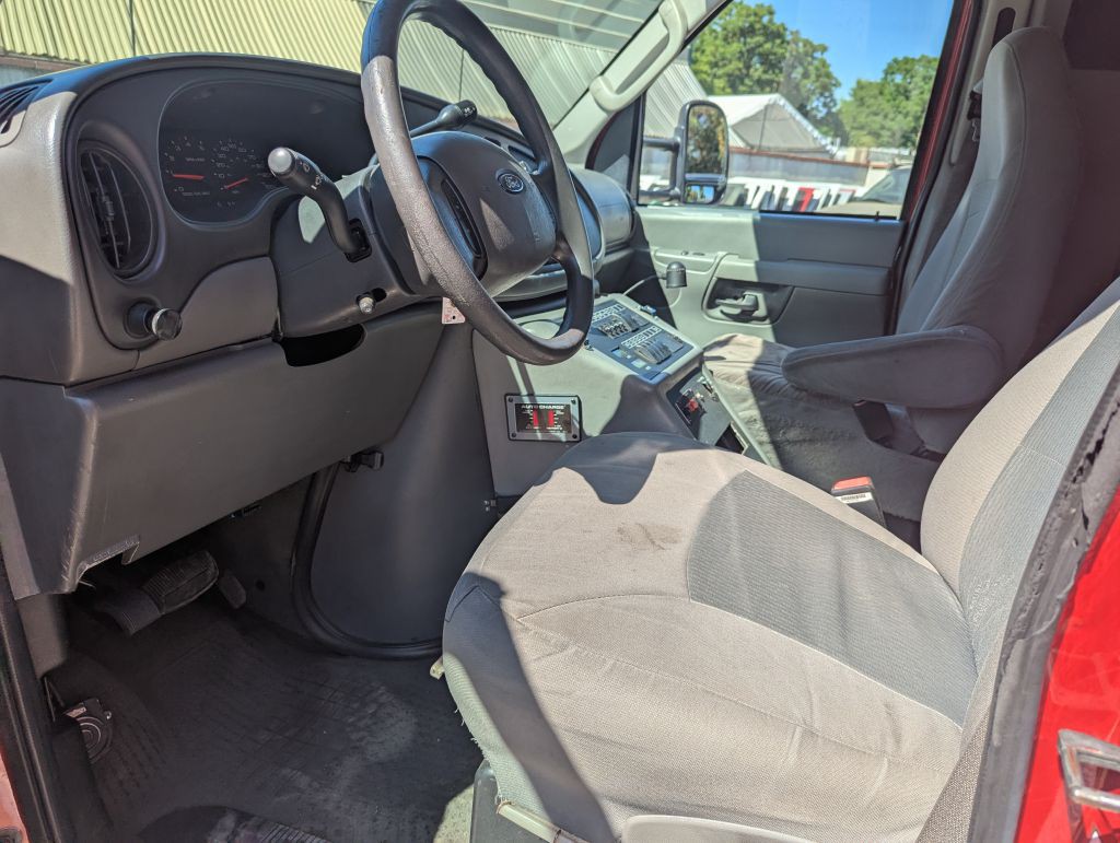 2007 Ford Econoline Image 12
