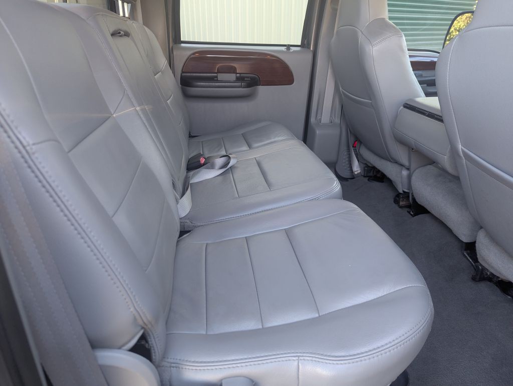 2005 Ford F-350 Image 11