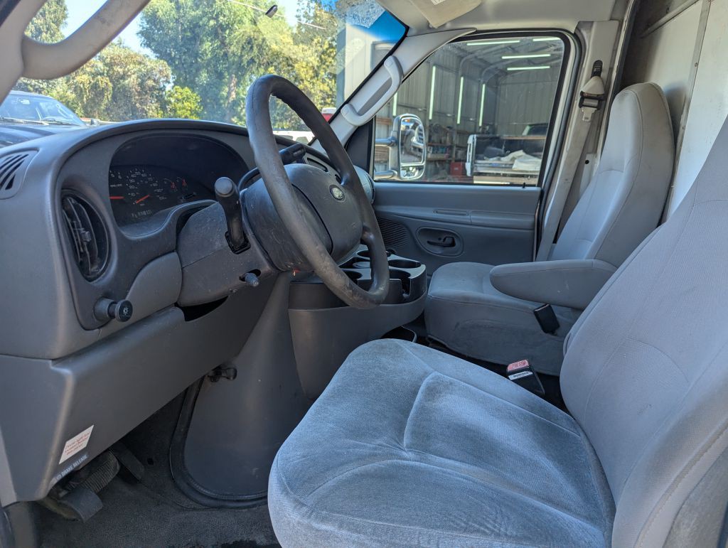 2006 Ford Econoline Image 9