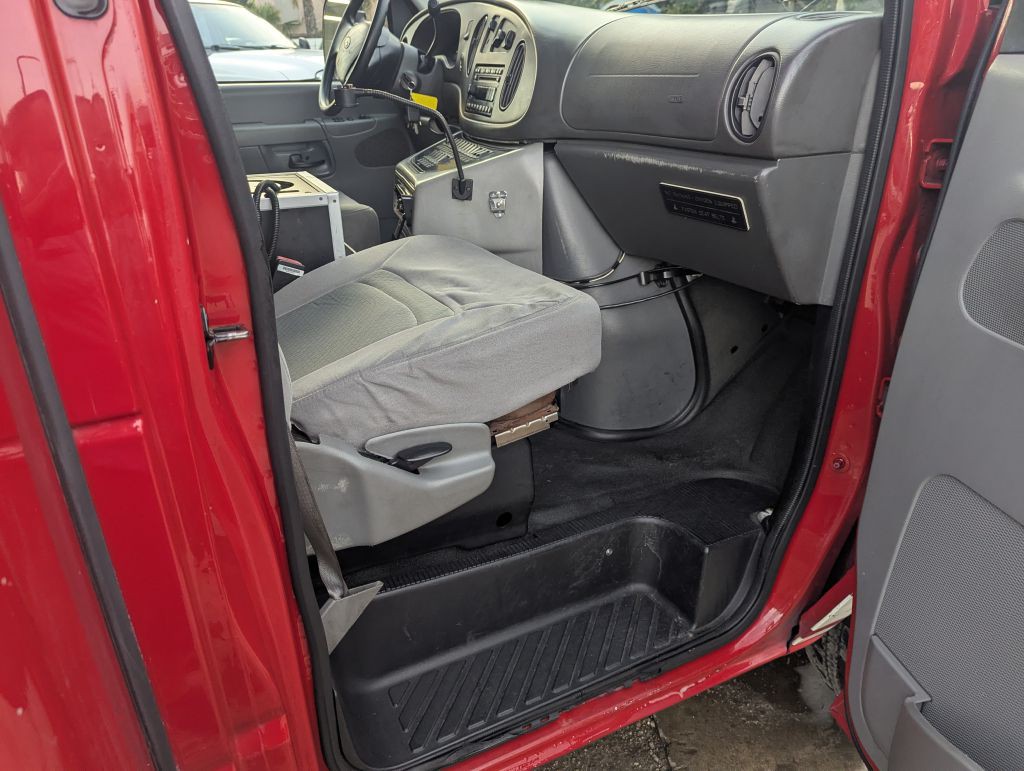2007 Ford Econoline Image 13