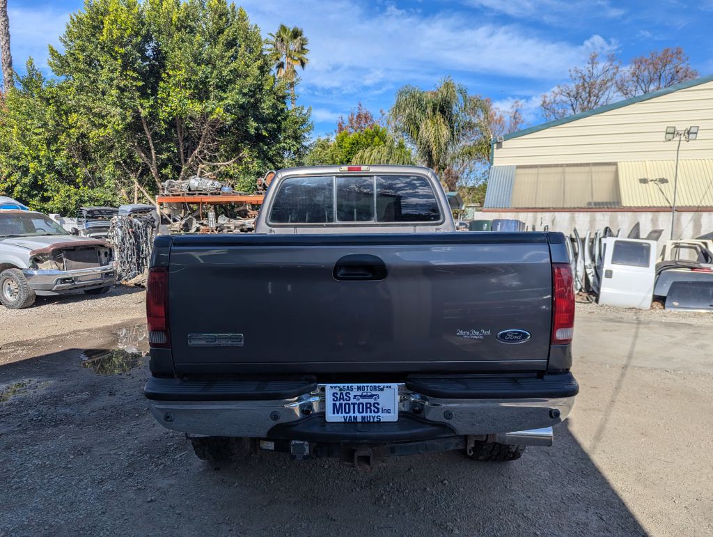 2005 Ford F-350 Image 4