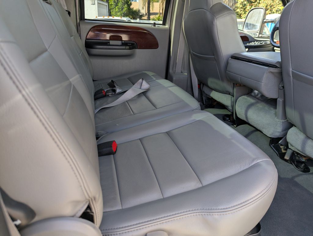 2005 Ford F-350 Image 12