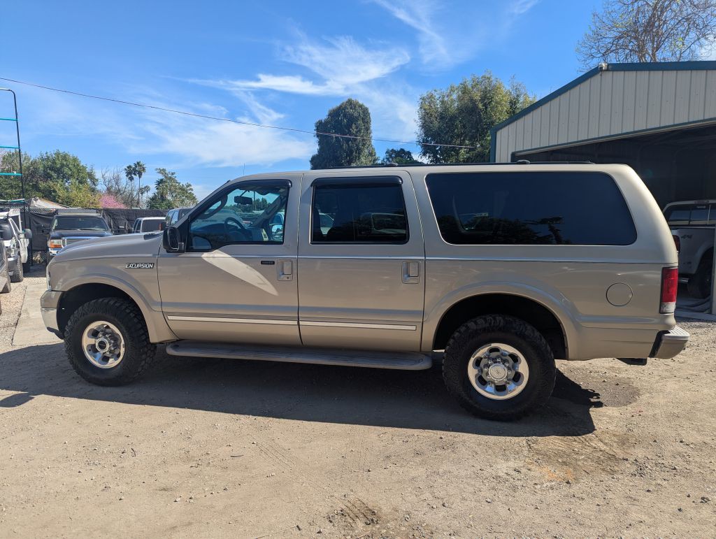 2005 Ford Excursion Image 2