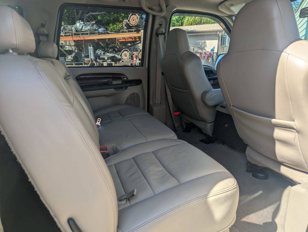 2005 Ford Excursion Image 12