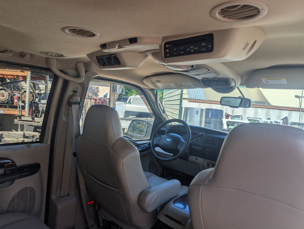 2005 Ford Excursion Image 14
