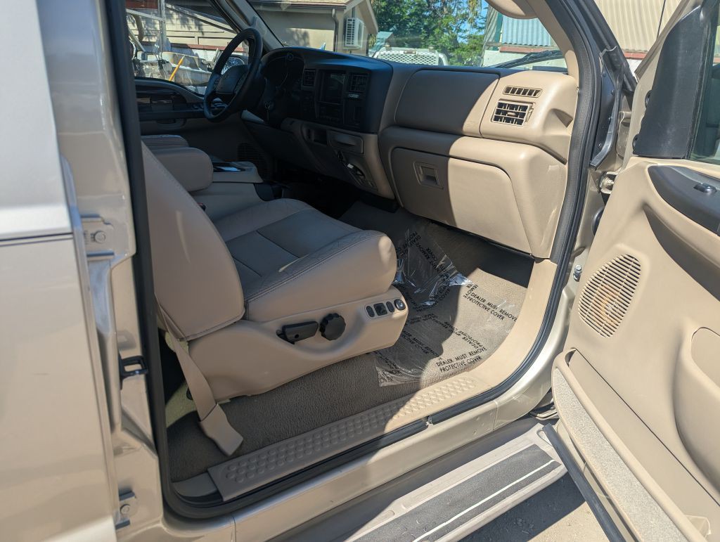 2005 Ford Excursion Image 15