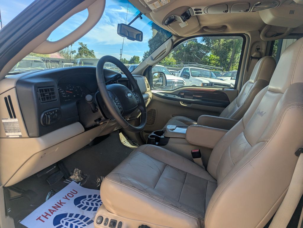 2005 Ford Excursion Image 16