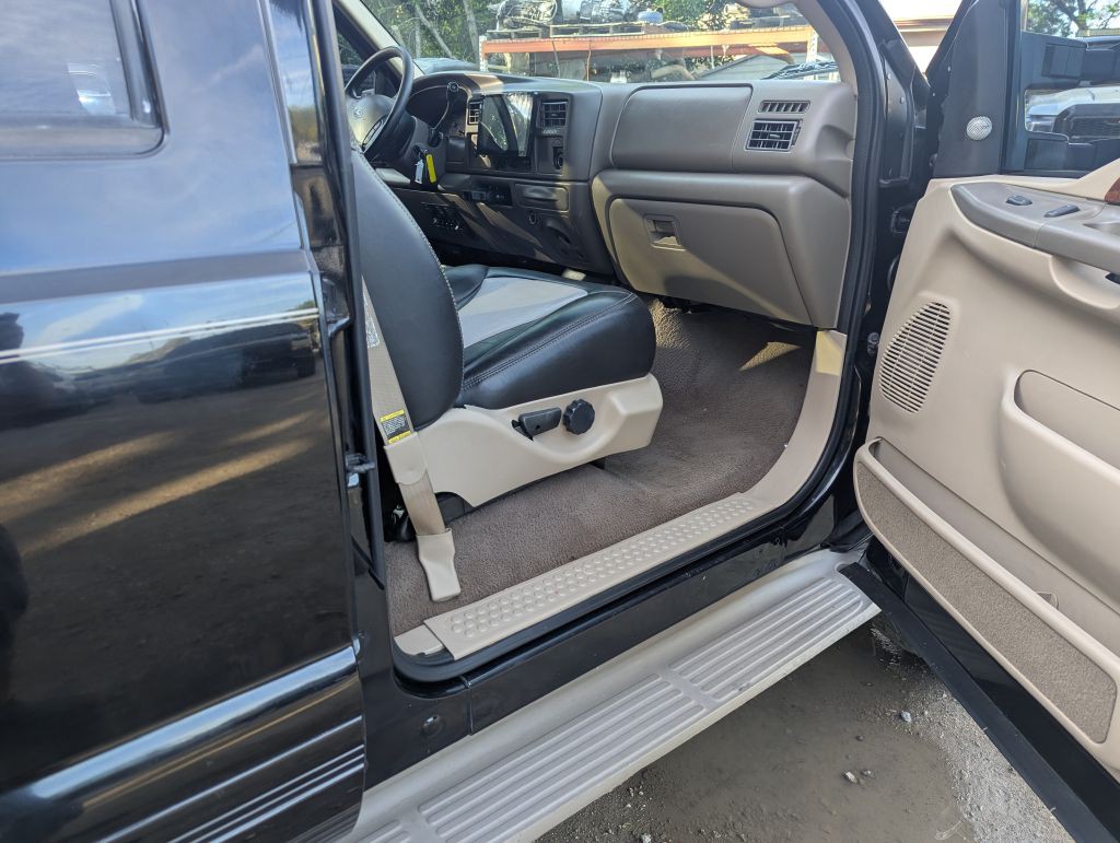 2001 Ford Excursion Image 11