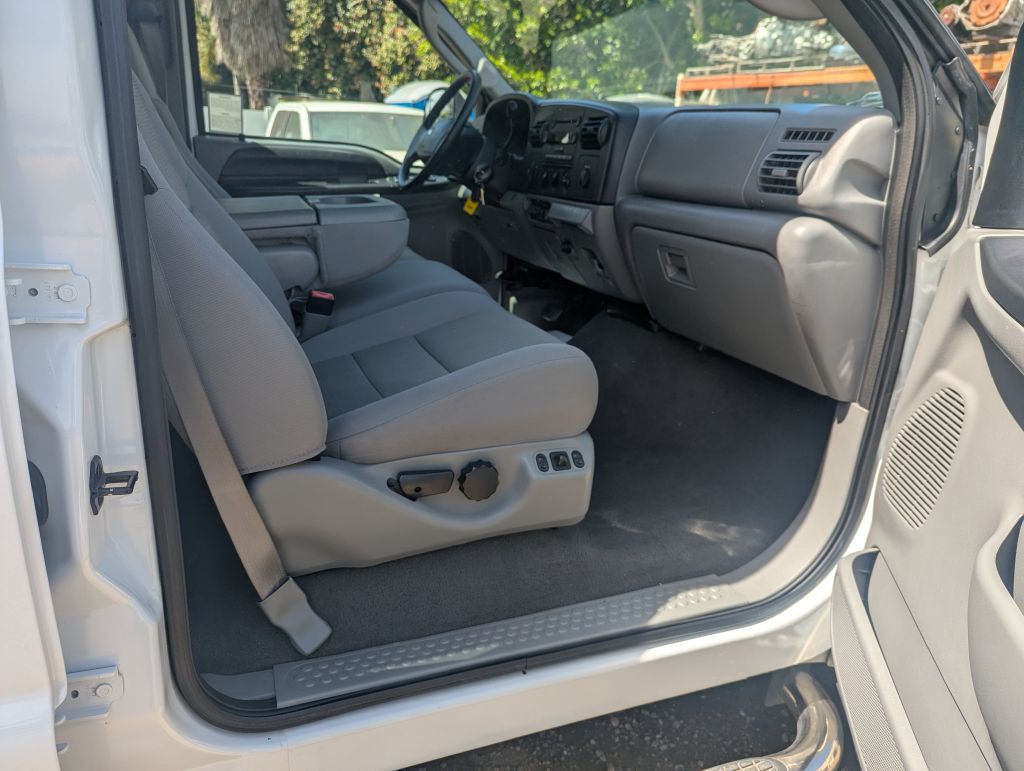 2006 Ford F-350 Image 13