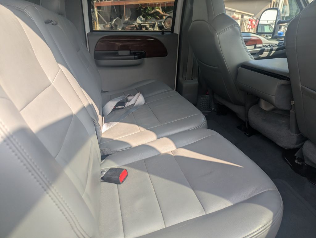 2005 Ford F-350 Image 11